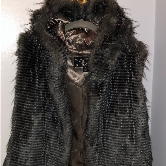 Kristen Blake faux fur vest - Picture 2 of 3